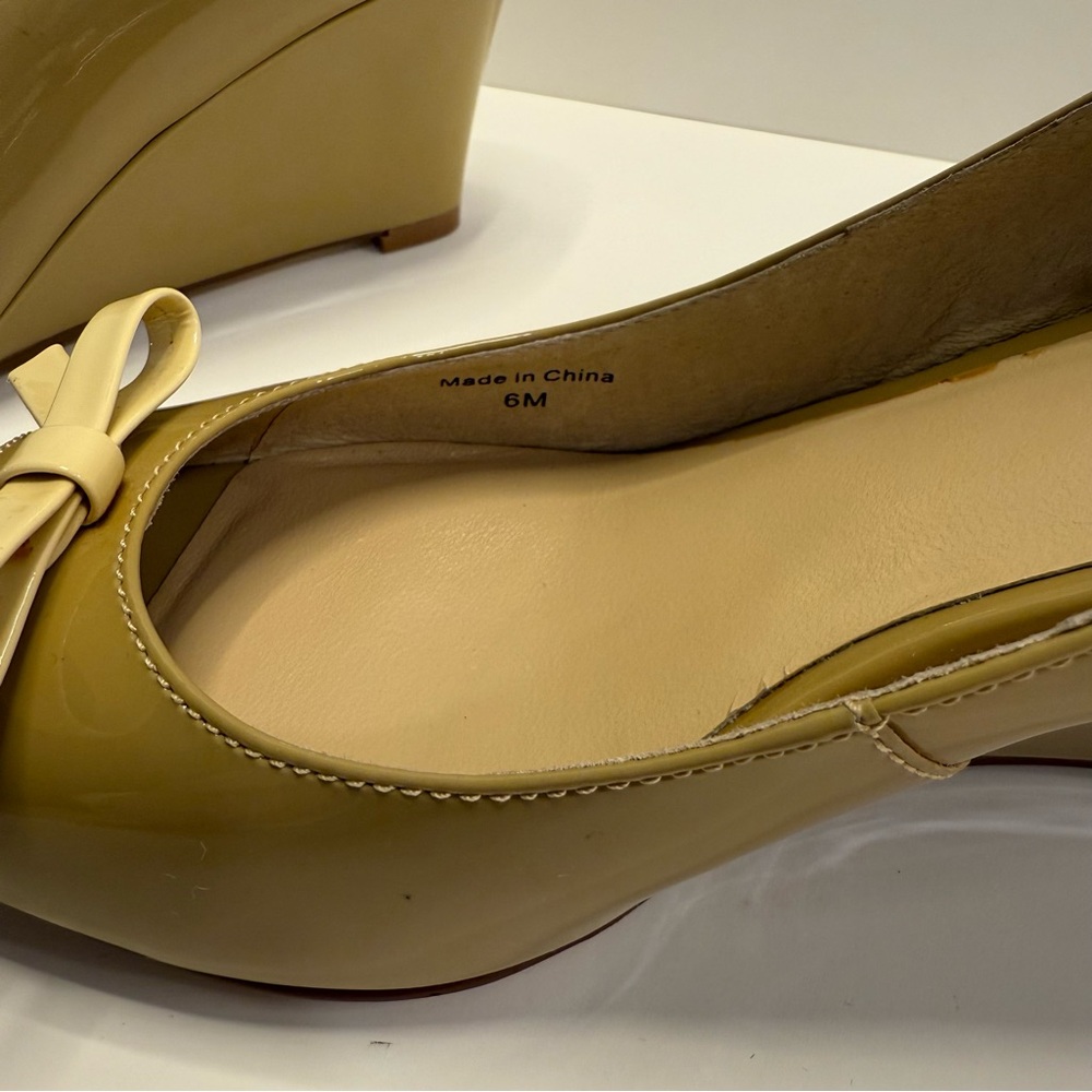 Kate Spade Nude Patent Bow Peep Toe Wedges Size 6 - Picture 9 of 10